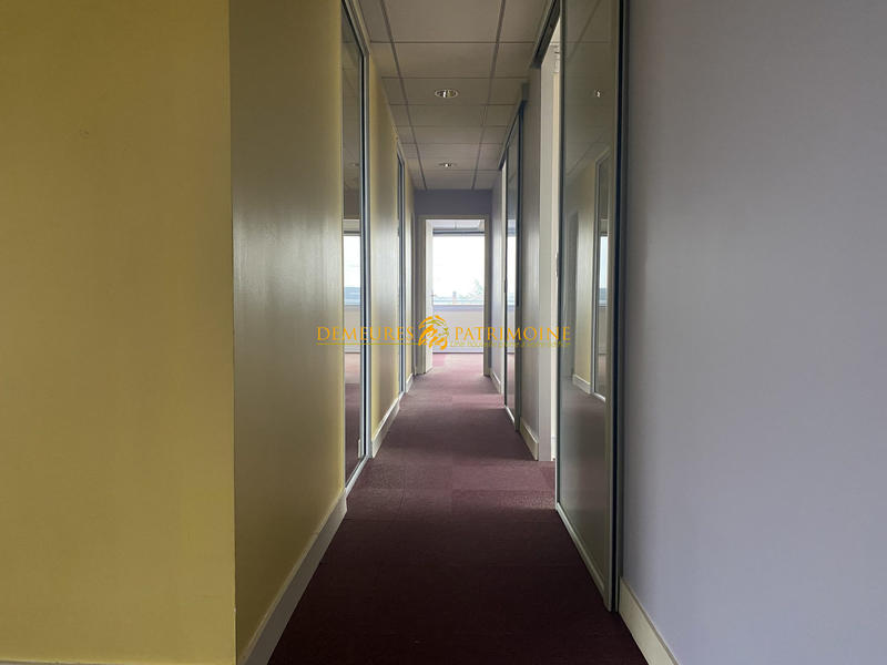 Bureau - 300 m²