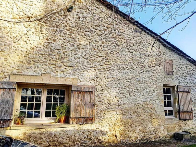 Maison en pierre - 260 m² - 6 pièces