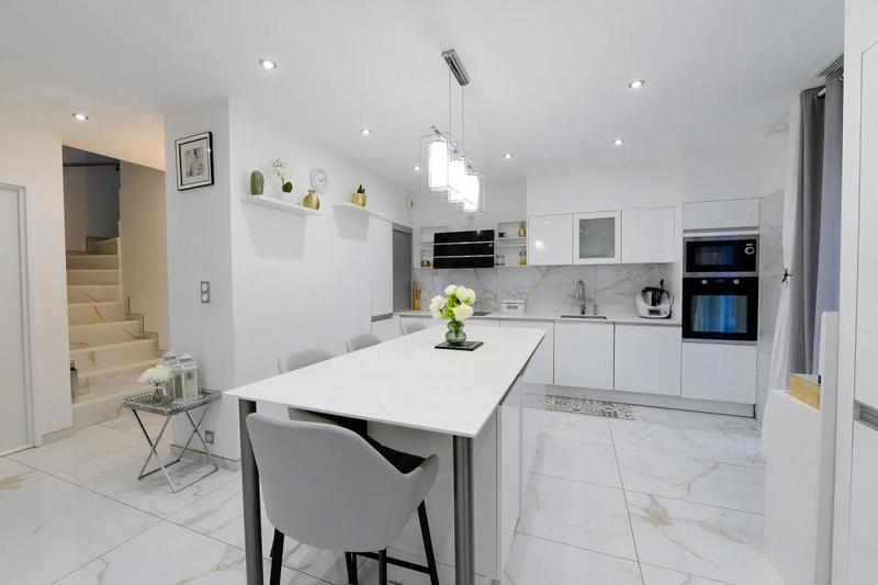 Maison - 143 m² - 5 pièces