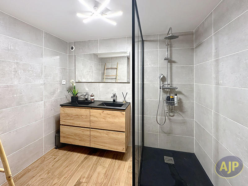 Maison - 262 m² - 8 pièces