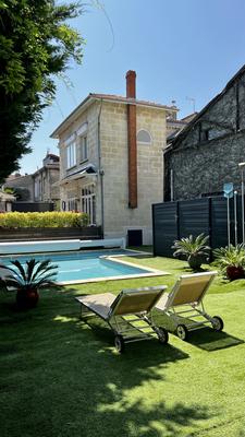 Maison - 300 m² - 8 pièces