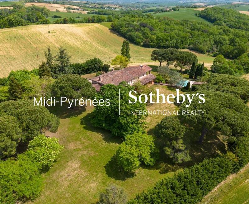 Maison - 550 m² - 20 pièces