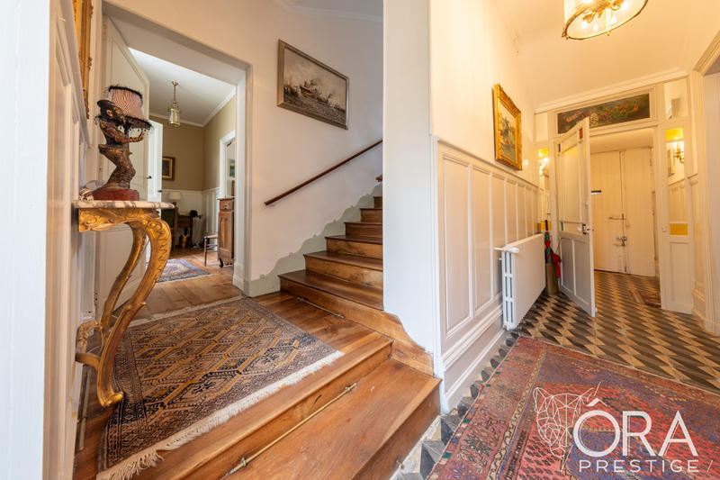 Maison ancienne - 430 m² - 17 pièces