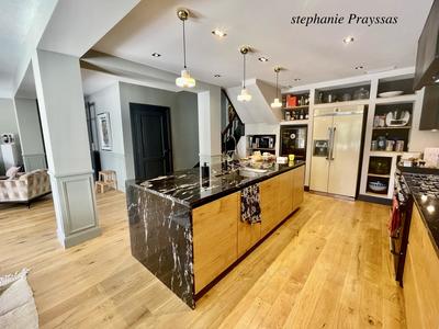 Maison de ville - 250 m² - 7 pièces