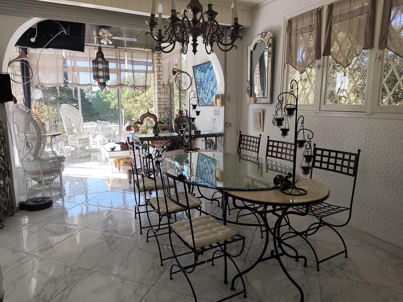 Villa - 250 m² - 8 pièces