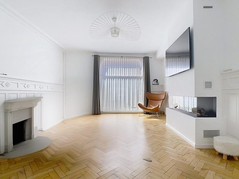 Maison - 220 m² - 9 pièces