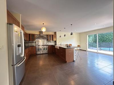 Villa - 235 m² - 8 pièces