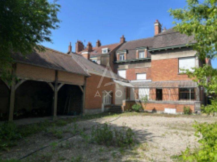 Maison - 440 m² - 14 pièces