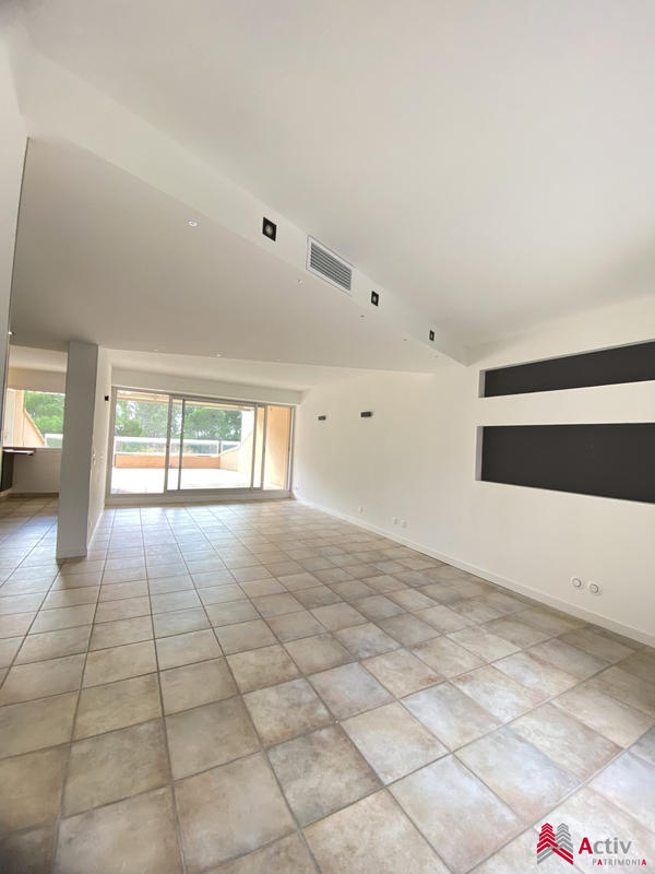 Appartement - 120 m² - 6 pièces