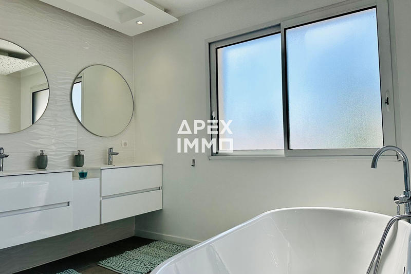 Maison - 200 m² - 6 pièces