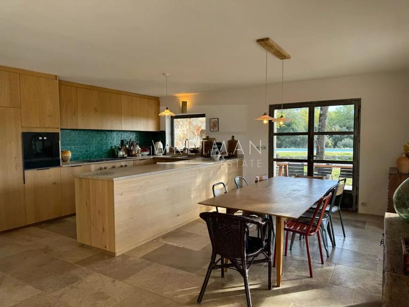 Villa - 200 m² - 5 pièces