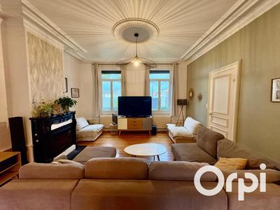 Maison - 335 m² - 8 pièces