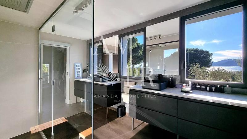 Villa - 300 m² - 7 pièces