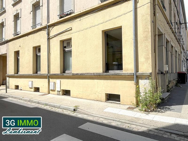 Local commercial - 241 m² - 4 pièces