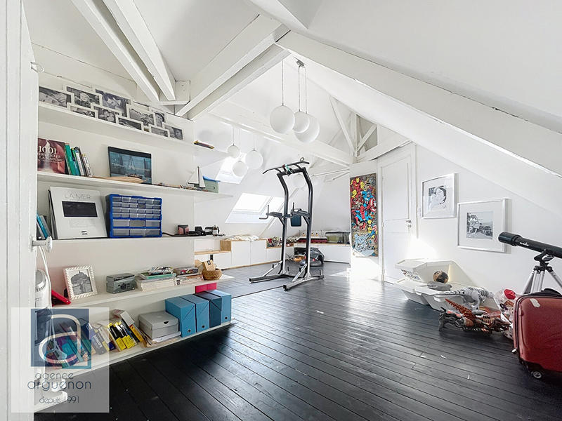 Maison - 220 m² - 7 pièces