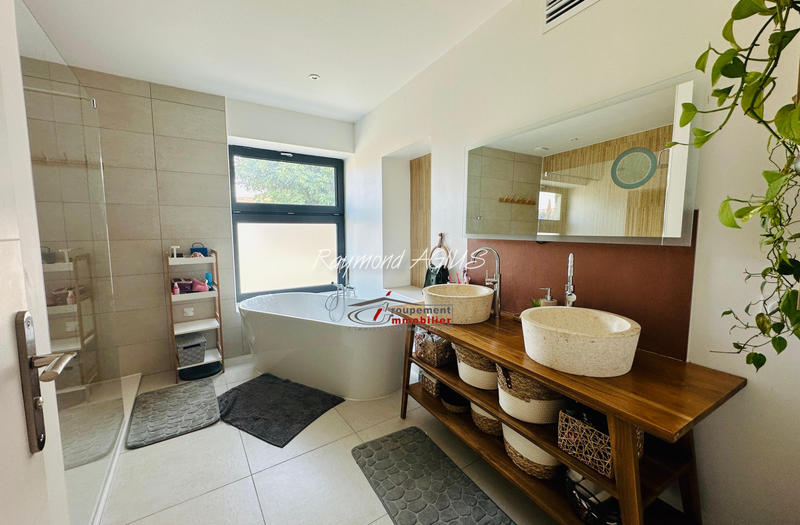 Maison - 330 m² - 14 pièces