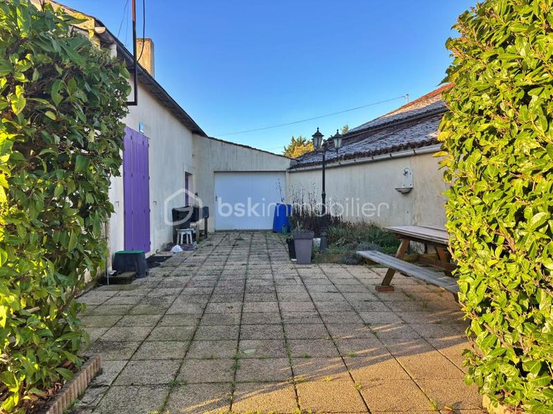 Maison - 270 m² - 10 pièces