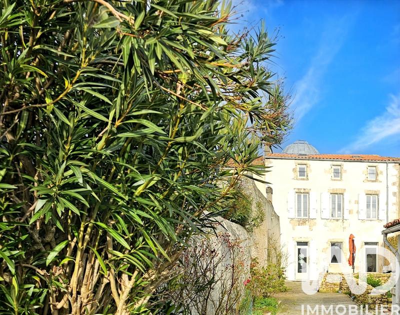 Maison - 220 m² - 8 pièces