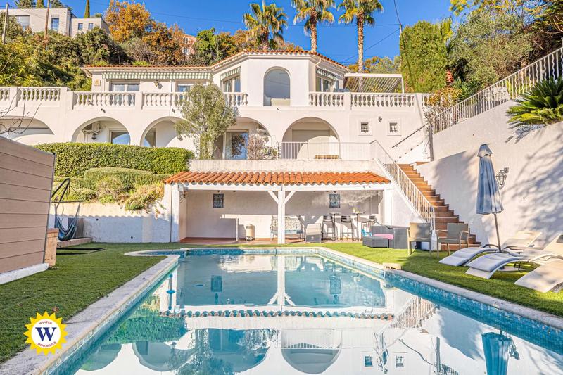 Villa - 223 m² - 6 pièces