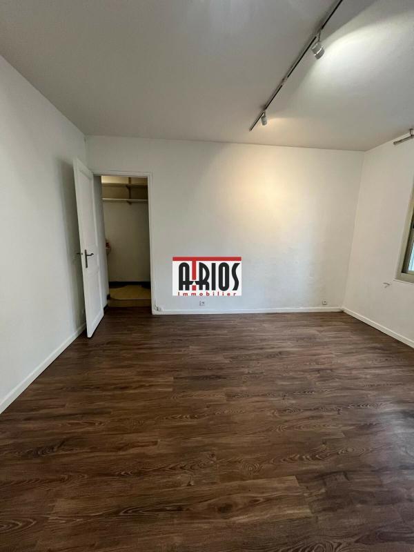 Local d'activité / Entrepôt - 62 m² - 3 pièces