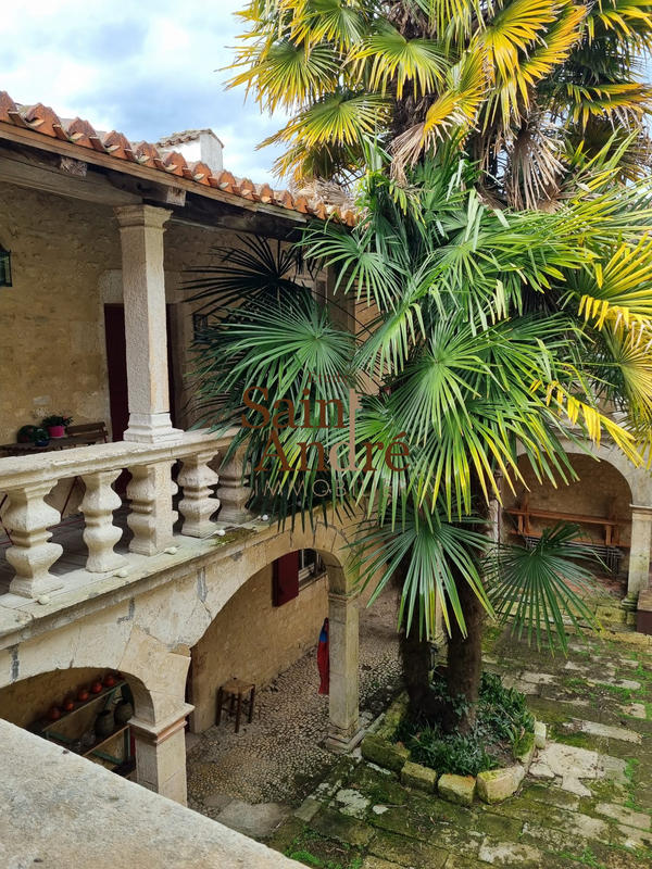 Maison - 427 m² - 13 pièces