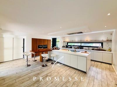 Villa - 390 m² - 8 pièces