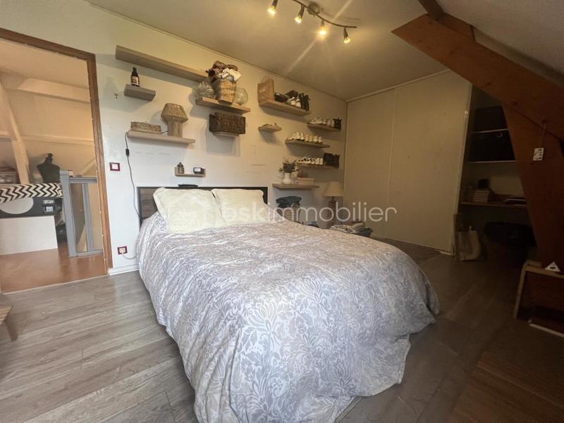 Demeure - 250 m² - 6 pièces