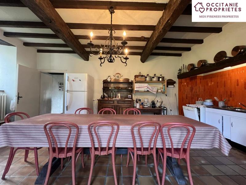 Propriété - 213 m² - 7 pièces