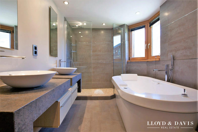 Châlet - 295 m² - 11 pièces