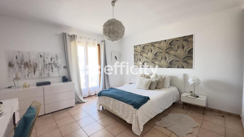 Maison - 182 m² - 7 pièces