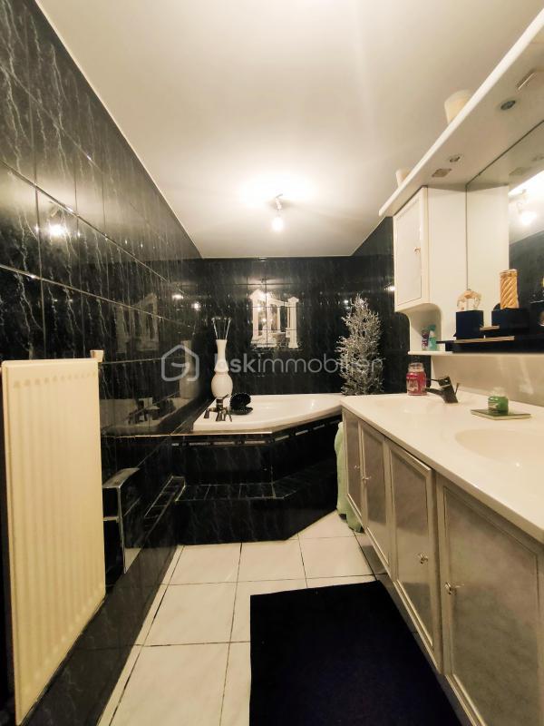 Maison - 371 m² - 7 pièces