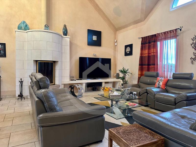 Maison - 196 m² - 7 pièces