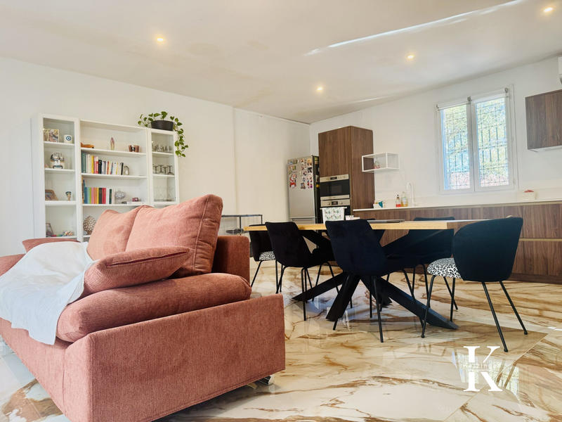 Maison - 249 m² - 8 pièces