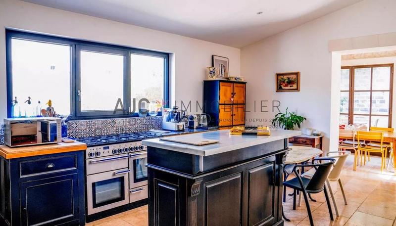 Propriété - 306 m² - 9 pièces