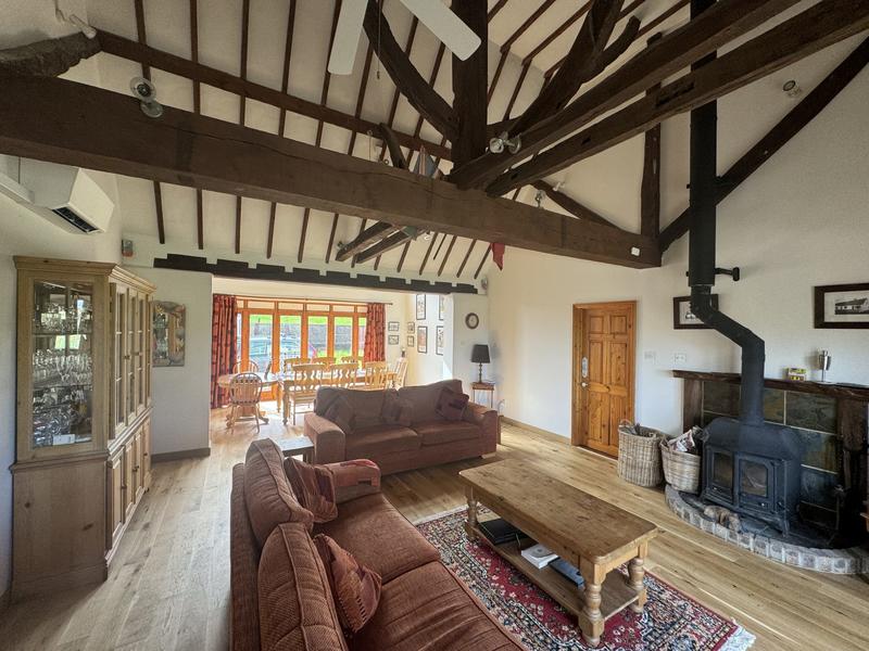 Maison - 285 m² - 15 pièces