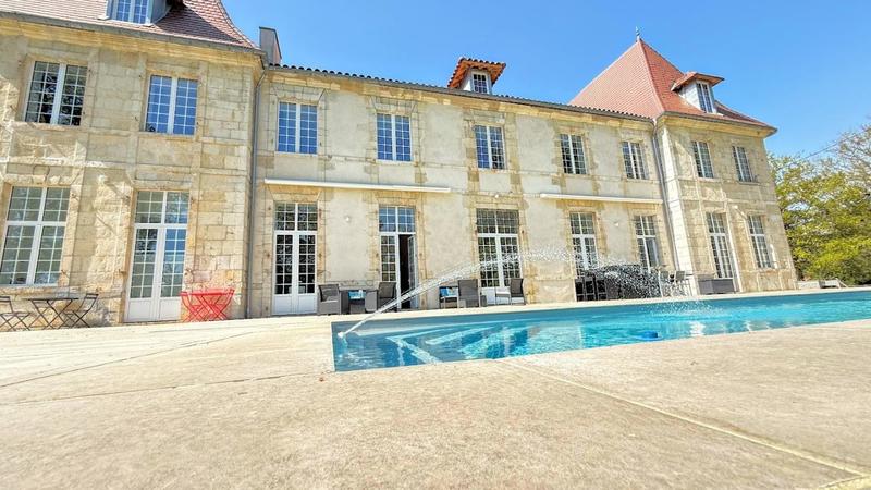 Propriété - 680 m² - 21 pièces