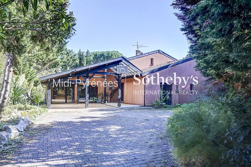 Maison - 210 m² - 8 pièces