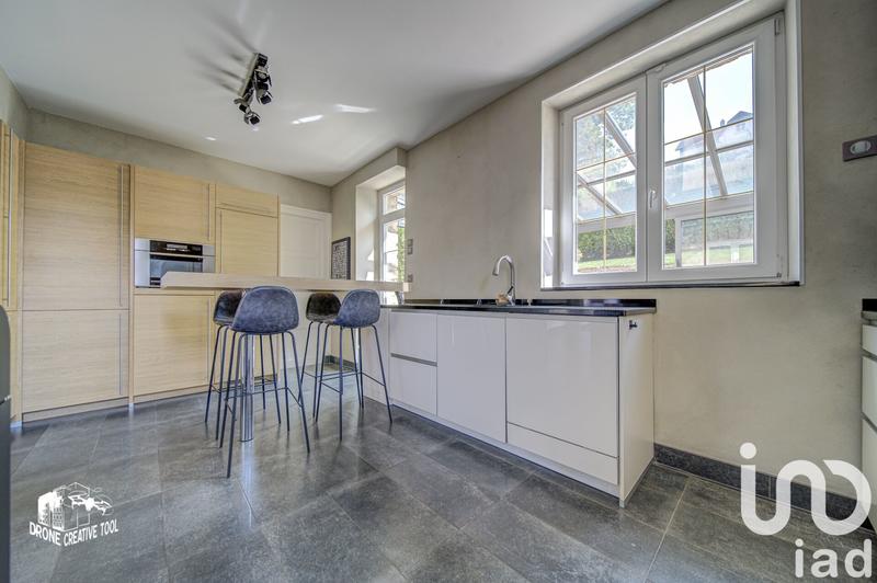 Maison - 242 m² - 7 pièces