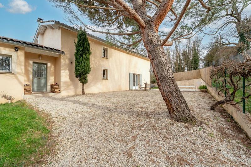 Maison - 180 m² - 5 pièces