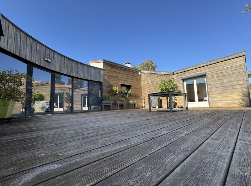 Maison - 290 m² - 9 pièces