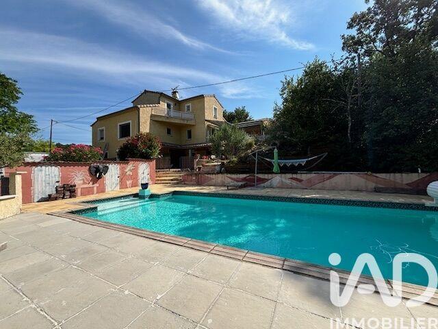 Maison - 200 m² - 8 pièces