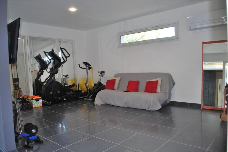 Villa - 238 m² - 6 pièces