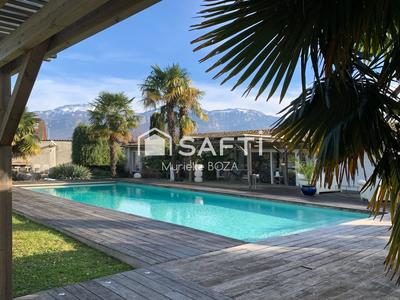 Maison - 748 m² - 11 pièces