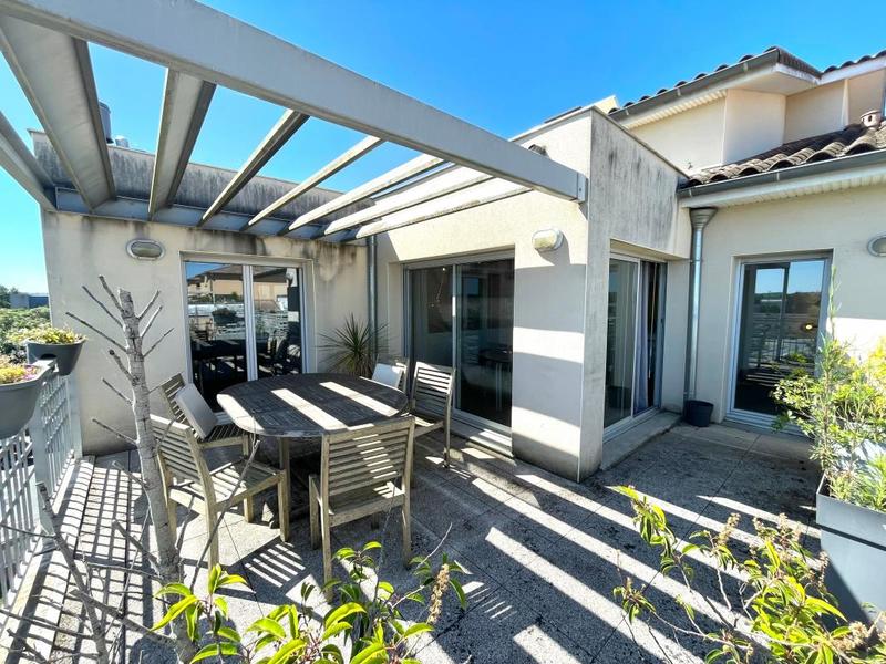 Penthouse - 93 m² - 4 pièces