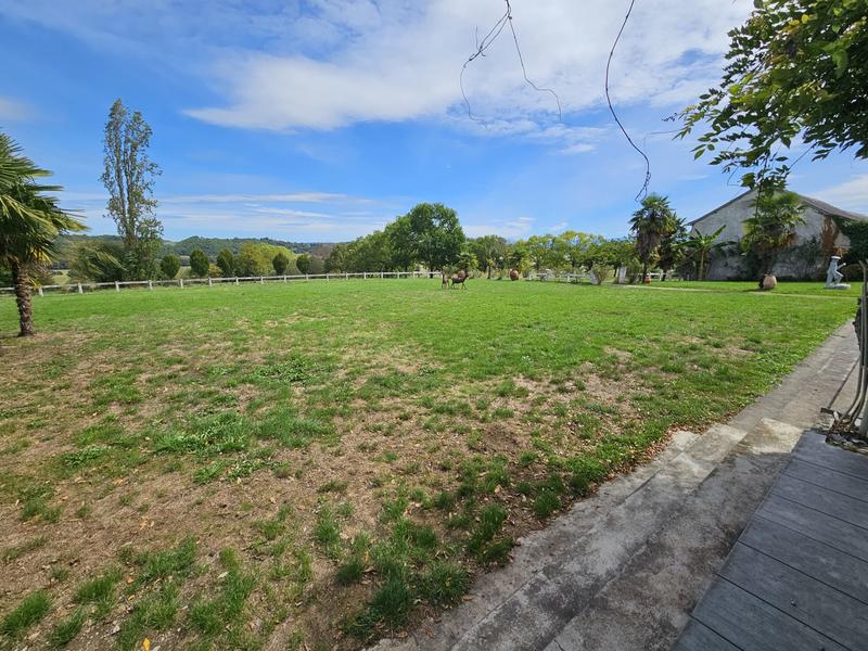 Maison - 365 m² - 8 pièces