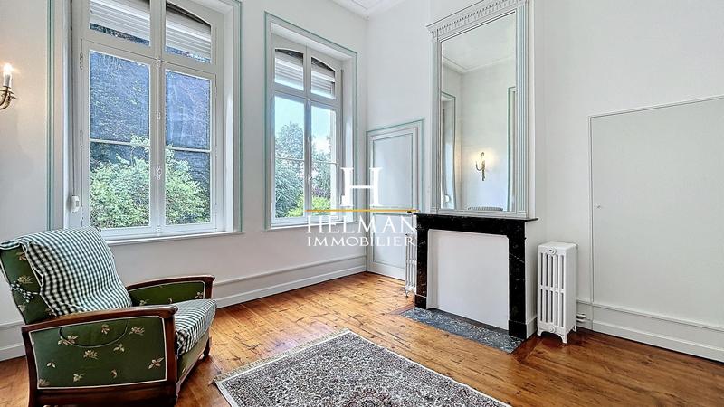 Maison - 300 m² - 8 pièces