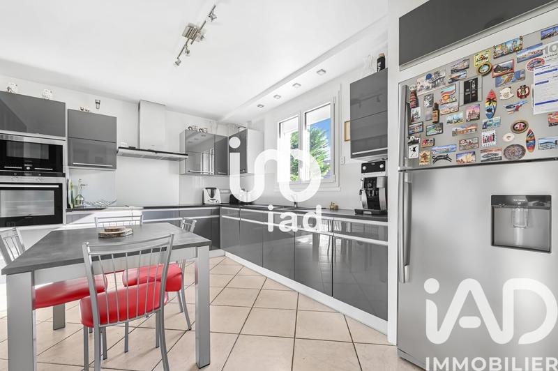 Maison - 230 m² - 8 pièces