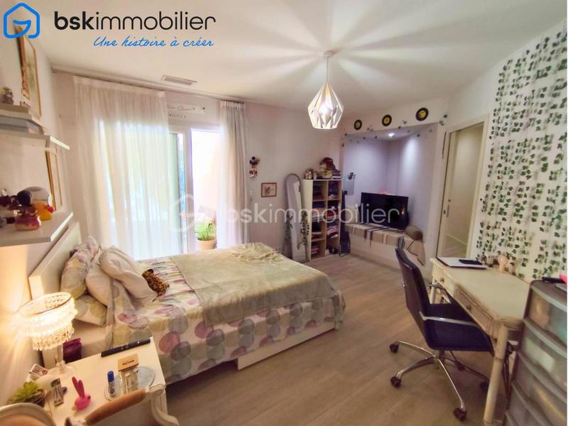 Villa - 237 m² - 6 pièces