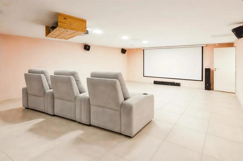 Maison - 240 m² - 9 pièces