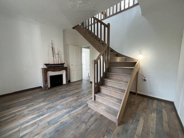 Maison - 258 m² - 6 pièces